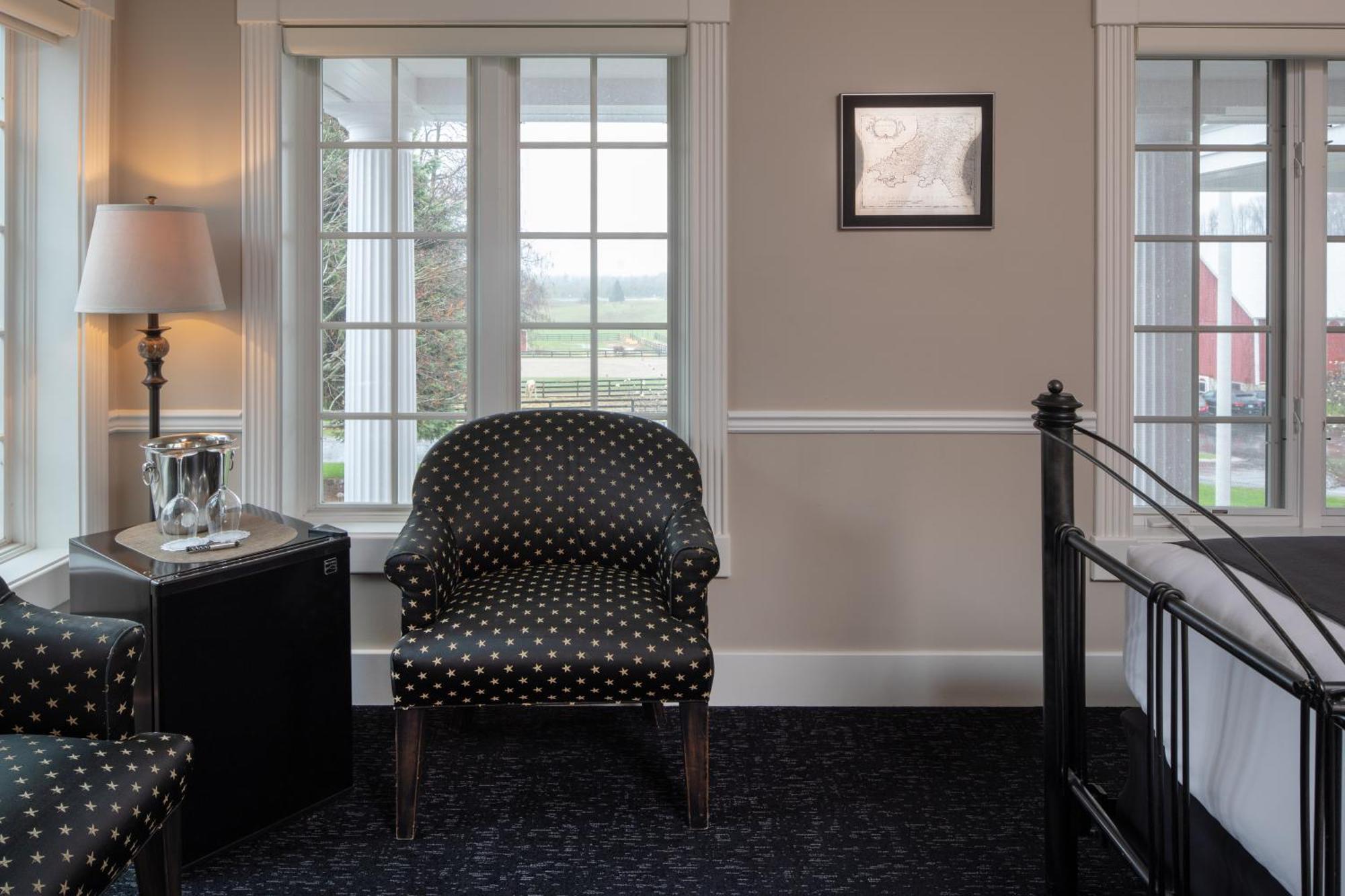Inn At Black Star Farms Suttons Bay الغرفة الصورة