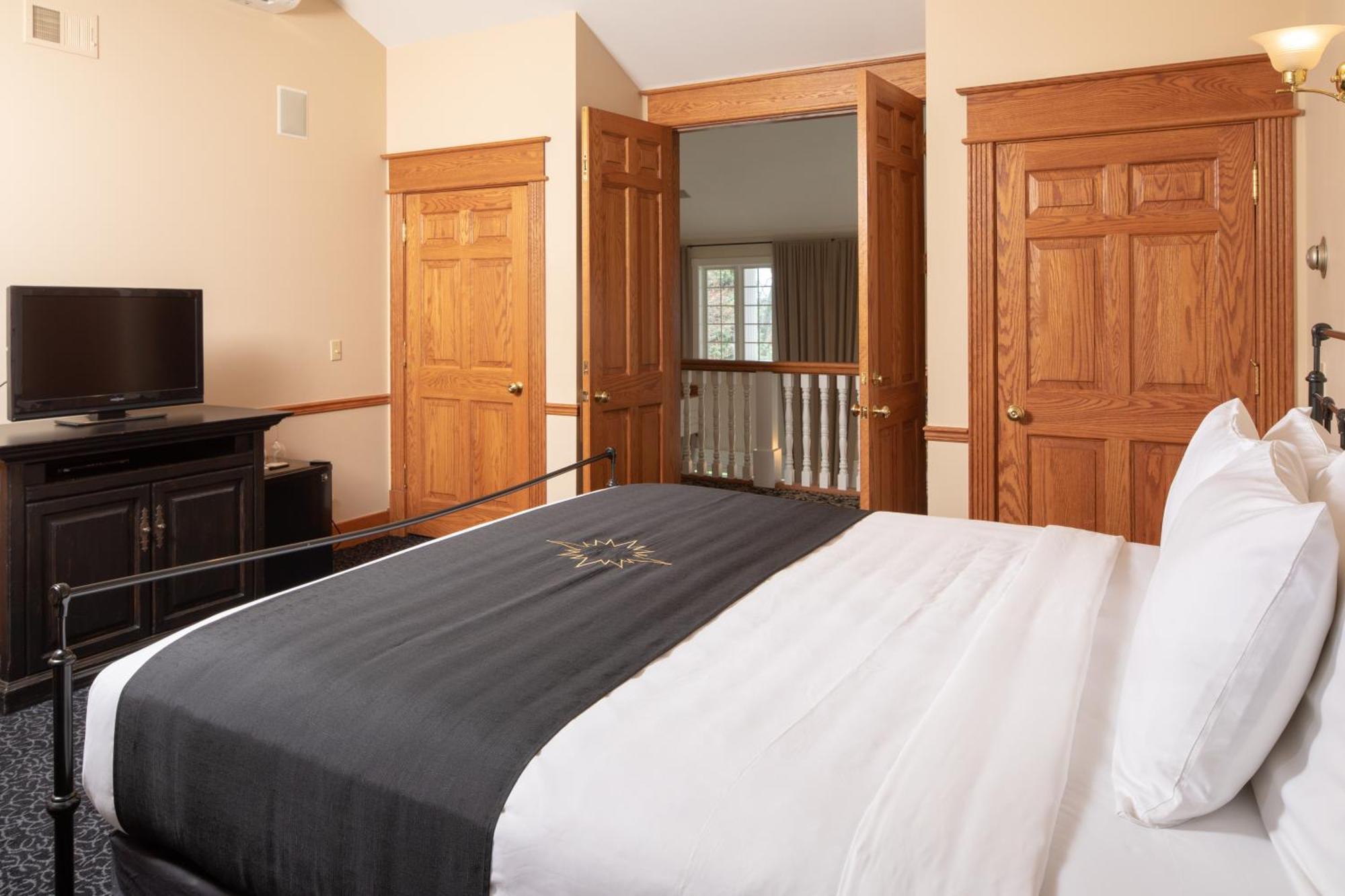 Inn At Black Star Farms Suttons Bay الغرفة الصورة